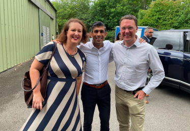 Witney MP Robert Courts with PM Rishi Sunak and Victoria Prentis MP